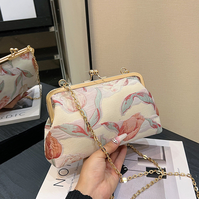 NEW CLIP CHAIN BAG Gaya Cina tas cangkang gaya nasional bunga tas bahu fashion makan malam tas crossbody untuk wanita
