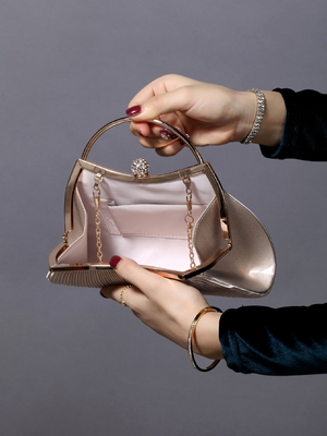 Eropa dan Amerika Serikat RETRO SOLID COLOR PELATED HAND RING FASHION LOCK CLOSED DINNER BAG RANGKET BAG