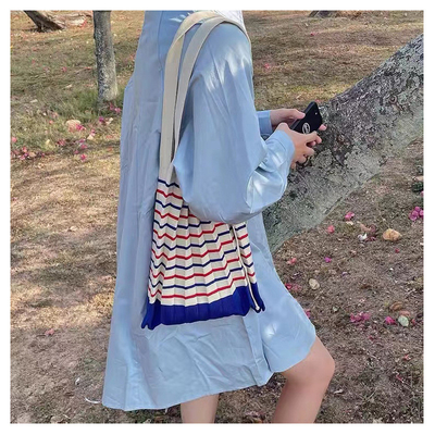 Tas bahu literatur pleated baru tas wanita berlapis musim dingin tas rajutan fashion tas wanita lintas batas