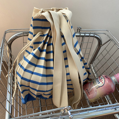 Tas bahu literatur pleated baru tas wanita berlapis musim dingin tas rajutan fashion tas wanita lintas batas