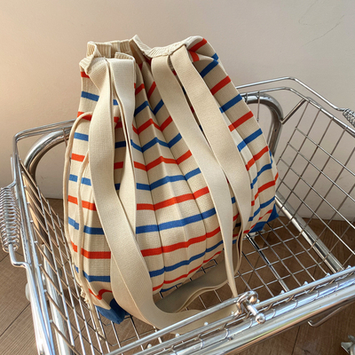 Tas bahu literatur pleated baru tas wanita berlapis musim dingin tas rajutan fashion tas wanita lintas batas