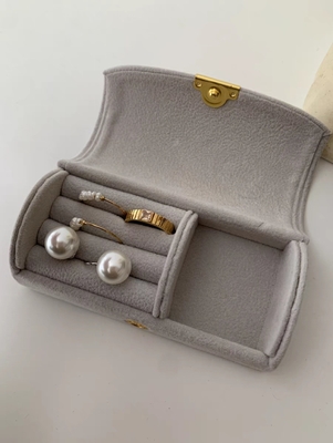 NEW EXQUISITE KASUS Perhiasan Velvet Berkualitas Tinggi cincin gelang kalung penyimpanan kotak perjalanan perhiasan portabel kecil