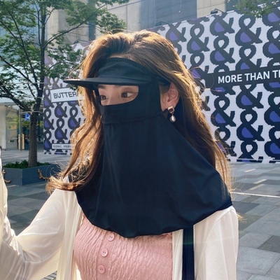 Ledakan selebriti internet menutupi seluruh wajah untuk mencegah sinar ultraviolet