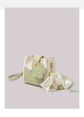 Summer Fresh All-Match Bag Fashion Wanita Trend Canggih Sensasi Desain Niche Crossbody Bucket Bag Populer tahun ini