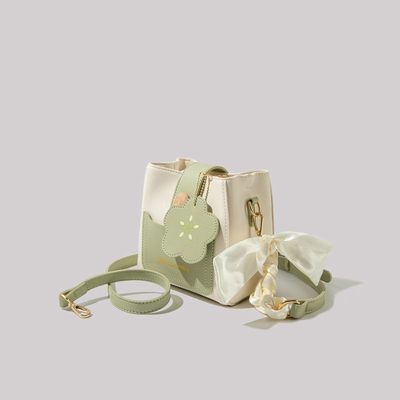 Summer Fresh All-Match Bag Fashion Wanita Trend Canggih Sensasi Desain Niche Crossbody Bucket Bag Populer tahun ini