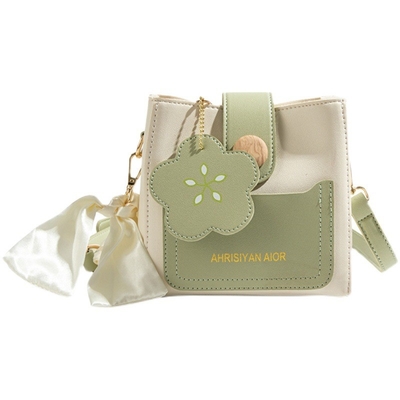 Summer Fresh All-Match Bag Fashion Wanita Trend Canggih Sensasi Desain Niche Crossbody Bucket Bag Populer tahun ini