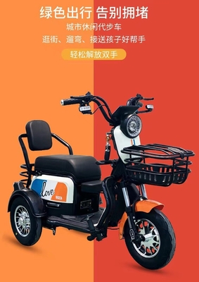 TRICYCLE ELEKTRIK BARU yang kecil membawa bayinya sendiri ke rumah untuk mengambil anak-anak