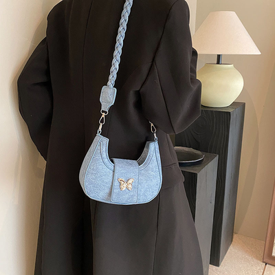 Populer NEW NICHE DESIGN BAG FEMALE TREND FOREIGN STYLE KERUPAK BAG PEMANGAT PEMANGAT PEMANGAT