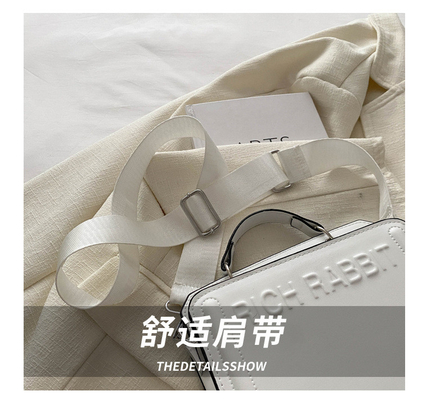 SIMPLE FASHION LETTER BAG BAG BARU Wanita INS KOMUTER BAG TANGAN SQUARE BAG SENIOR Tekstur lebar tali bahu crossbody