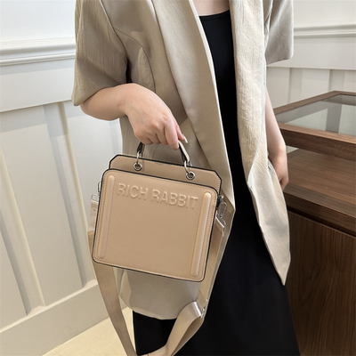SIMPLE FASHION LETTER BAG BAG BARU Wanita INS KOMUTER BAG TANGAN SQUARE BAG SENIOR Tekstur lebar tali bahu crossbody
