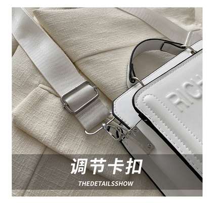 SIMPLE FASHION LETTER BAG BAG BARU Wanita INS KOMUTER BAG TANGAN SQUARE BAG SENIOR Tekstur lebar tali bahu crossbody