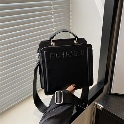 SIMPLE FASHION LETTER BAG BAG BARU Wanita INS KOMUTER BAG TANGAN SQUARE BAG SENIOR Tekstur lebar tali bahu crossbody