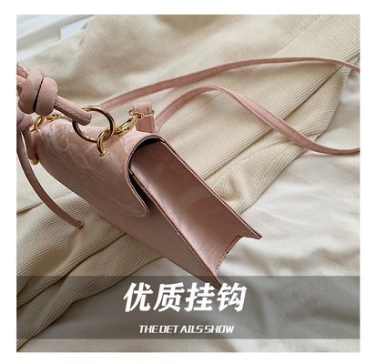 Tas Tangan Berkualitas Tinggi Wanita Tren Baru Mode NICHE Desain Hand Bill of Loading Bahu Tas Semua Tekstur Tas Crossbody