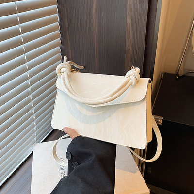 Tas Tangan Berkualitas Tinggi Wanita Tren Baru Mode NICHE Desain Hand Bill of Loading Bahu Tas Semua Tekstur Tas Crossbody