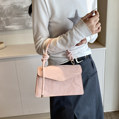 Tas Tangan Berkualitas Tinggi Wanita Tren Baru Mode NICHE Desain Hand Bill of Loading Bahu Tas Semua Tekstur Tas Crossbody