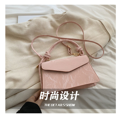 Tas Tangan Berkualitas Tinggi Wanita Tren Baru Mode NICHE Desain Hand Bill of Loading Bahu Tas Semua Tekstur Tas Crossbody
