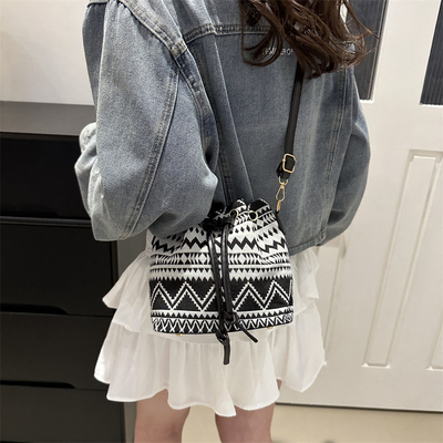 NEW CHINESE NATIONAL WIND ARCHIPIT BUCKET BAG SIMPLE FASHION TREND SUMMER NEW LINEN STYLE Kelas tinggi rasa tunggal bahu