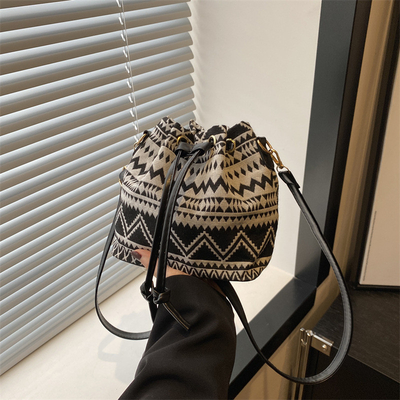 NEW CHINESE NATIONAL WIND ARCHIPIT BUCKET BAG SIMPLE FASHION TREND SUMMER NEW LINEN STYLE Kelas tinggi rasa tunggal bahu