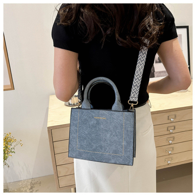 VINTAGE CHIC TEXTURED LETTER TOTE BAG tas wanita 2024 NEW besar kapasitas fashion tas tangan lebar tali tas bahu