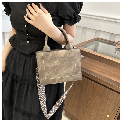 VINTAGE CHIC TEXTURED LETTER TOTE BAG tas wanita 2024 NEW besar kapasitas fashion tas tangan lebar tali tas bahu