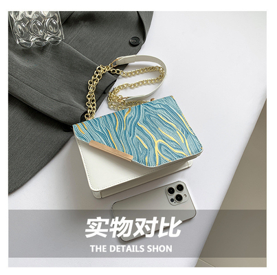 Tas wanita mode baru tas persegi kecil grosir ceruk sederhana retro quicksand semua bahu tunggal crossbody cha