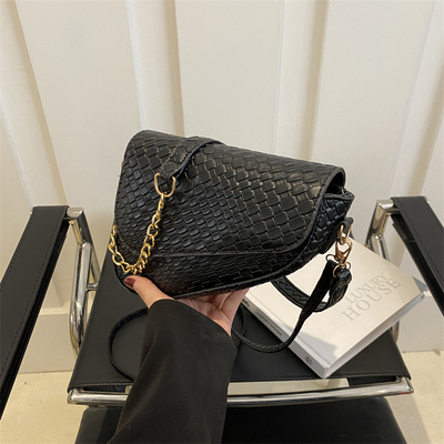 High Sense Fashion Saddle Populer Musim semi/musim panas Tas kecil yang dipintal Tas sederhana All-in-One Tas crossbody