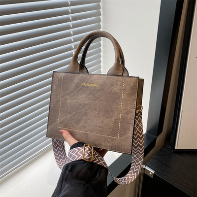 VINTAGE CHIC TEXTURED LETTER TOTE BAG tas wanita 2024 NEW besar kapasitas fashion tas tangan lebar tali tas bahu