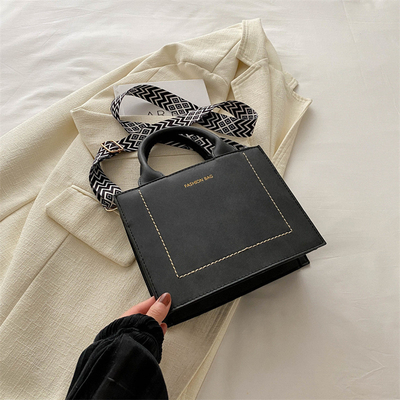VINTAGE CHIC TEXTURED LETTER TOTE BAG tas wanita 2024 NEW besar kapasitas fashion tas tangan lebar tali tas bahu