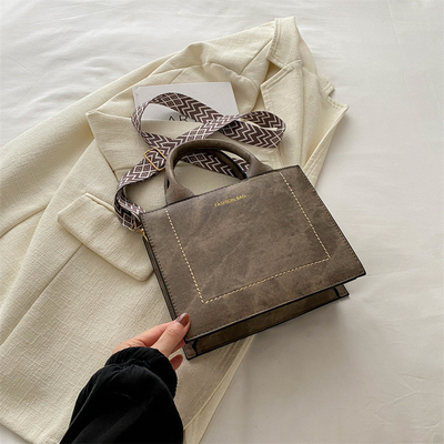 VINTAGE CHIC TEXTURED LETTER TOTE BAG tas wanita 2024 NEW besar kapasitas fashion tas tangan lebar tali tas bahu