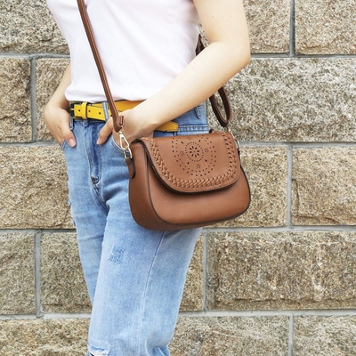 KKXIU Tas Crossbody untuk Wanita Tas Kerongkong dengan Tali yang Bisa Disesuaikan