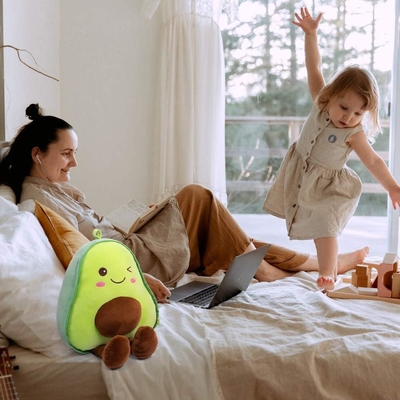 16.5 inci berpelukan isi buah alpukat lembut plush lempar bantal hadiah untuk anak-anak, makanan berbentuk lempar bantal mainan untuk Natal