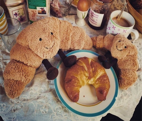 Berberat 9 " Croissant Plush Cute Smile Croissant Roti Bantal Dipenuhi Hewan Lucu Makanan Lembut Plushies