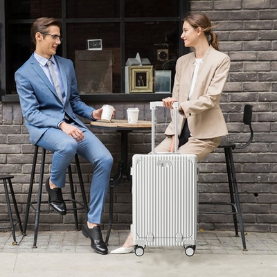20in Aluminium Frame Hardside Spinner Wheel Baggage, Dibangun-di kunci TSA Bawa di koper, dengan Cup Holder &amp; USB Port