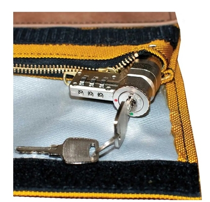 Tas Kurir Tahan Api   Made on Order Dengan hiasan kulit tuff, dasar persegi, pegangan berlengan tahan lama dan dibangun dalam kunci itu pasti produk berharga di setiap kantor, ruang surat atau gudang!