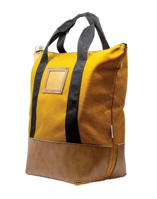 Bag Kurir Tugas Berat yang Mengunci   Made to Order Bag Kurir Tugas Berat yang Mengunci dibuat untuk keamanan maksimum! Ideal untuk memindahkan dokumen pribadi Anda, uang tunai, cek, surat, dll.