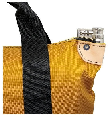 Bag Kurir Tugas Berat yang Mengunci   Made to Order Bag Kurir Tugas Berat yang Mengunci dibuat untuk keamanan maksimum! Ideal untuk memindahkan dokumen pribadi Anda, uang tunai, cek, surat, dll.