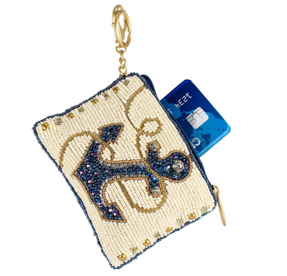 Dompet Koin Hooked Up Dompet koin kupu-kupu yang menarik perhatian dengan pola bunga manik-manik yang berani, gantungan kunci rumbai yang ceria, dan penutup ritsleting, sempurna untuk barang-barang kecil