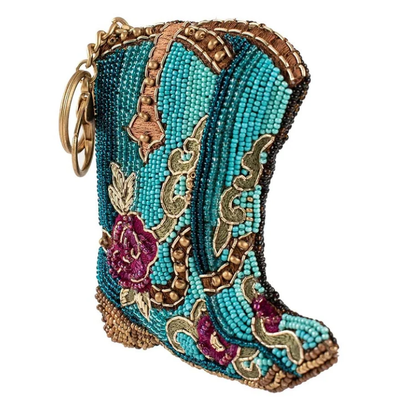 Dompet Koin Kickin' AroundTas koin manik-manik merah muda lembut dengan penutup ritsleting mahkota emas berkilauan, gantungan kunci pemicu yang mudah dibuka, dan desain ringkas yang pas untuk kartu kredit